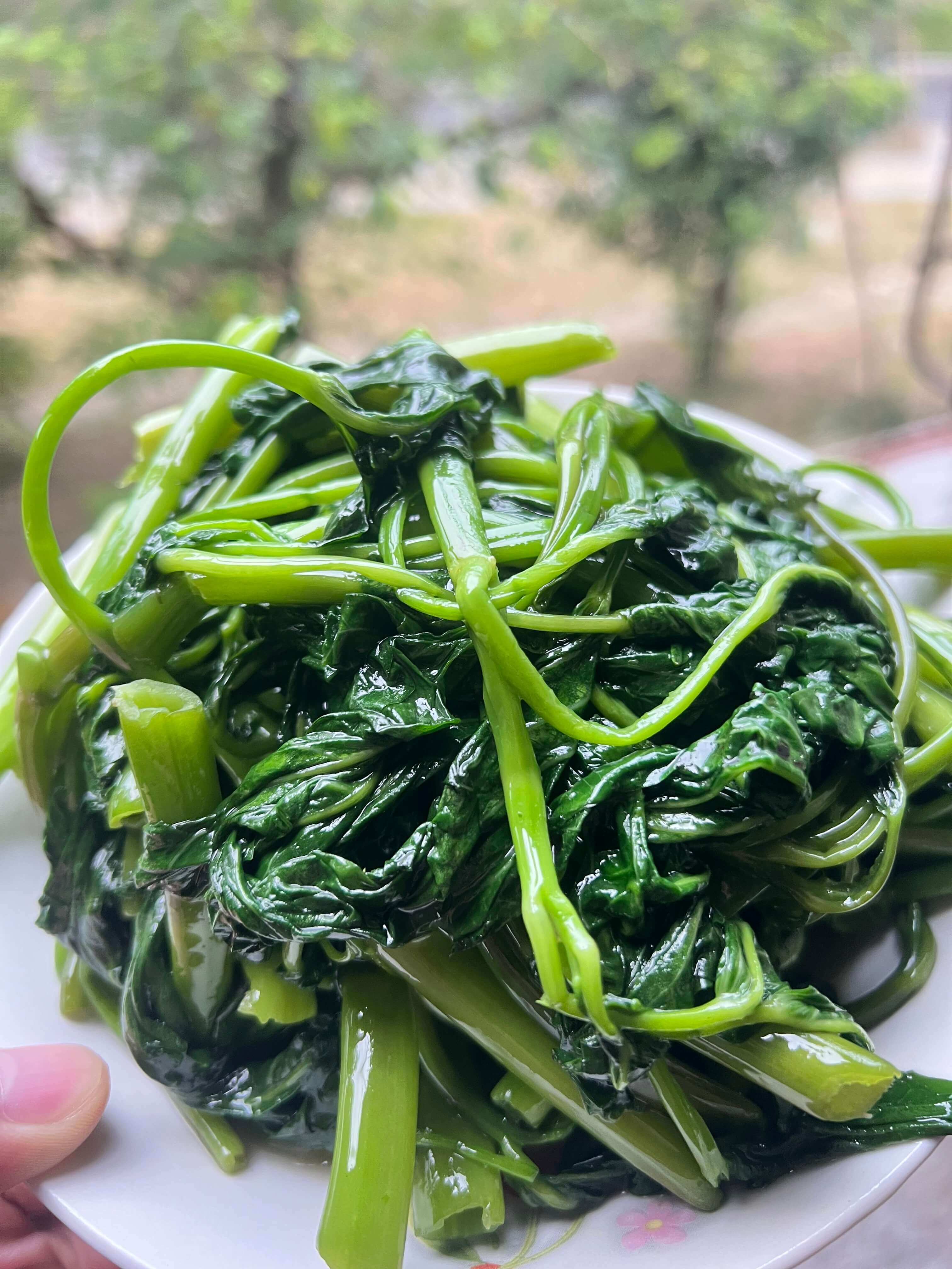 出锅后的空心菜