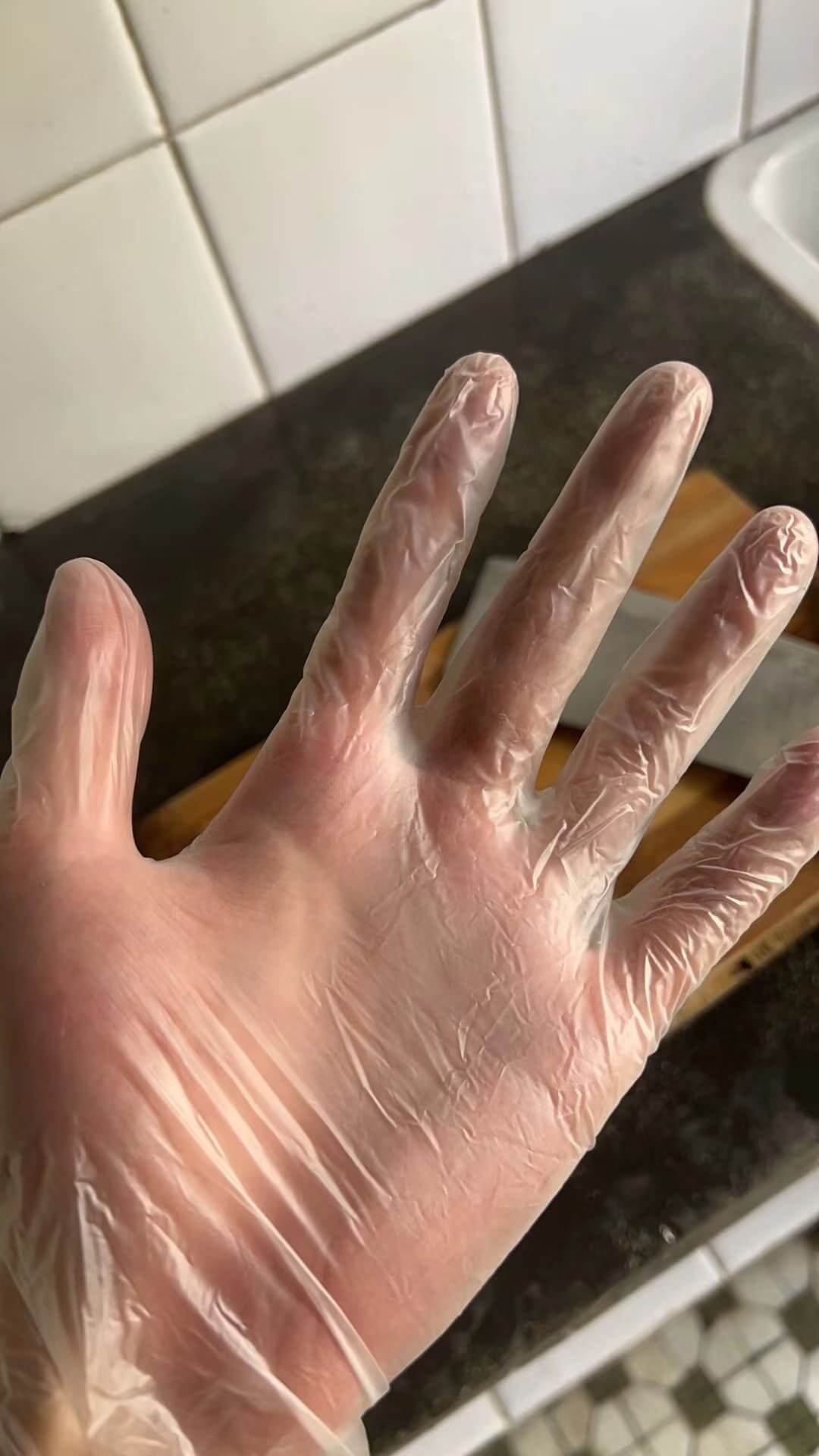 准备切鸭脖