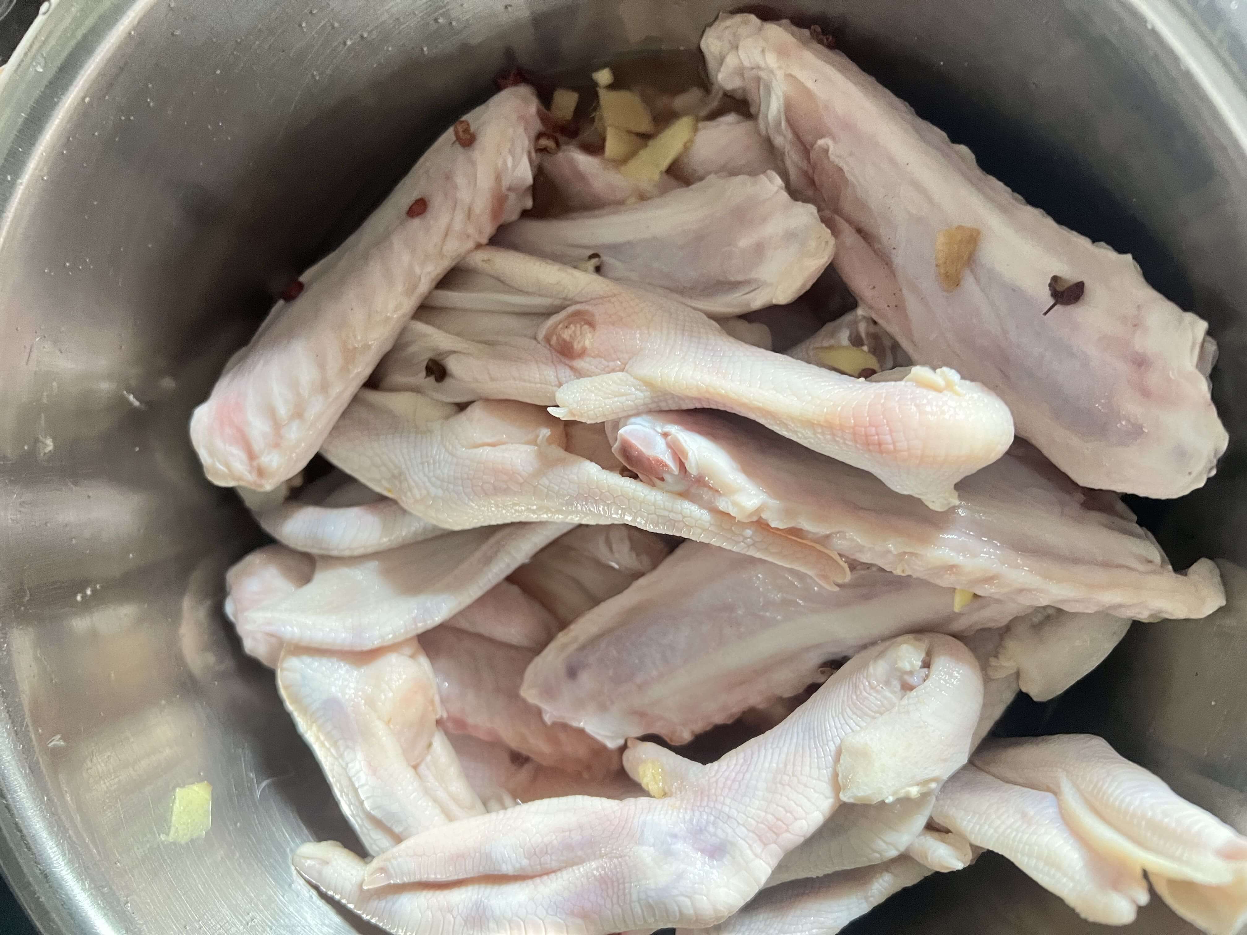 正在”洗澡“的鸭翅鸭掌兄弟-02