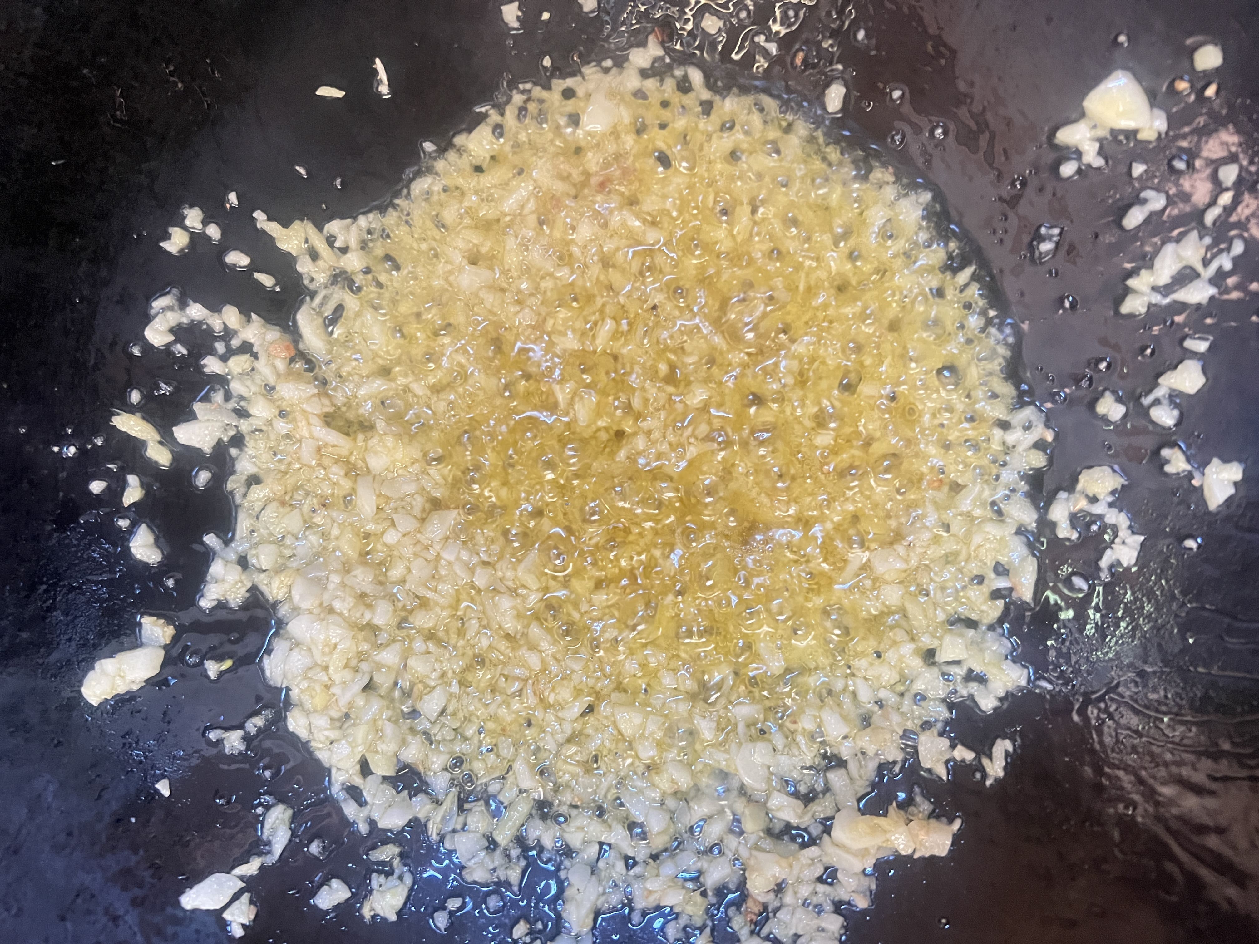 煸炒姜蒜末