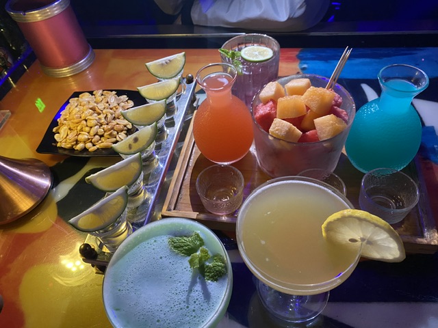 朋友拍的,对面是我