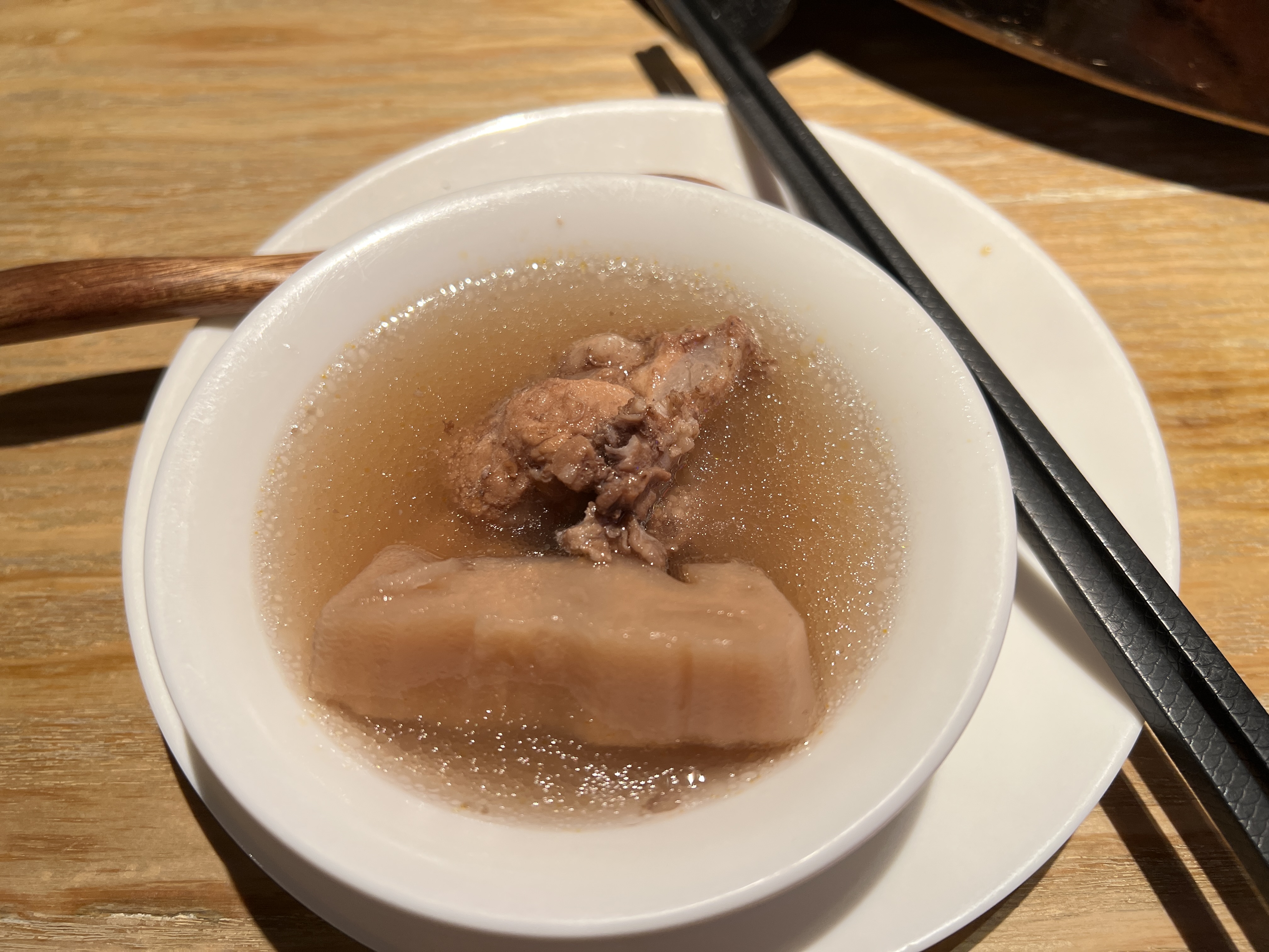 杂骨炖藕汤