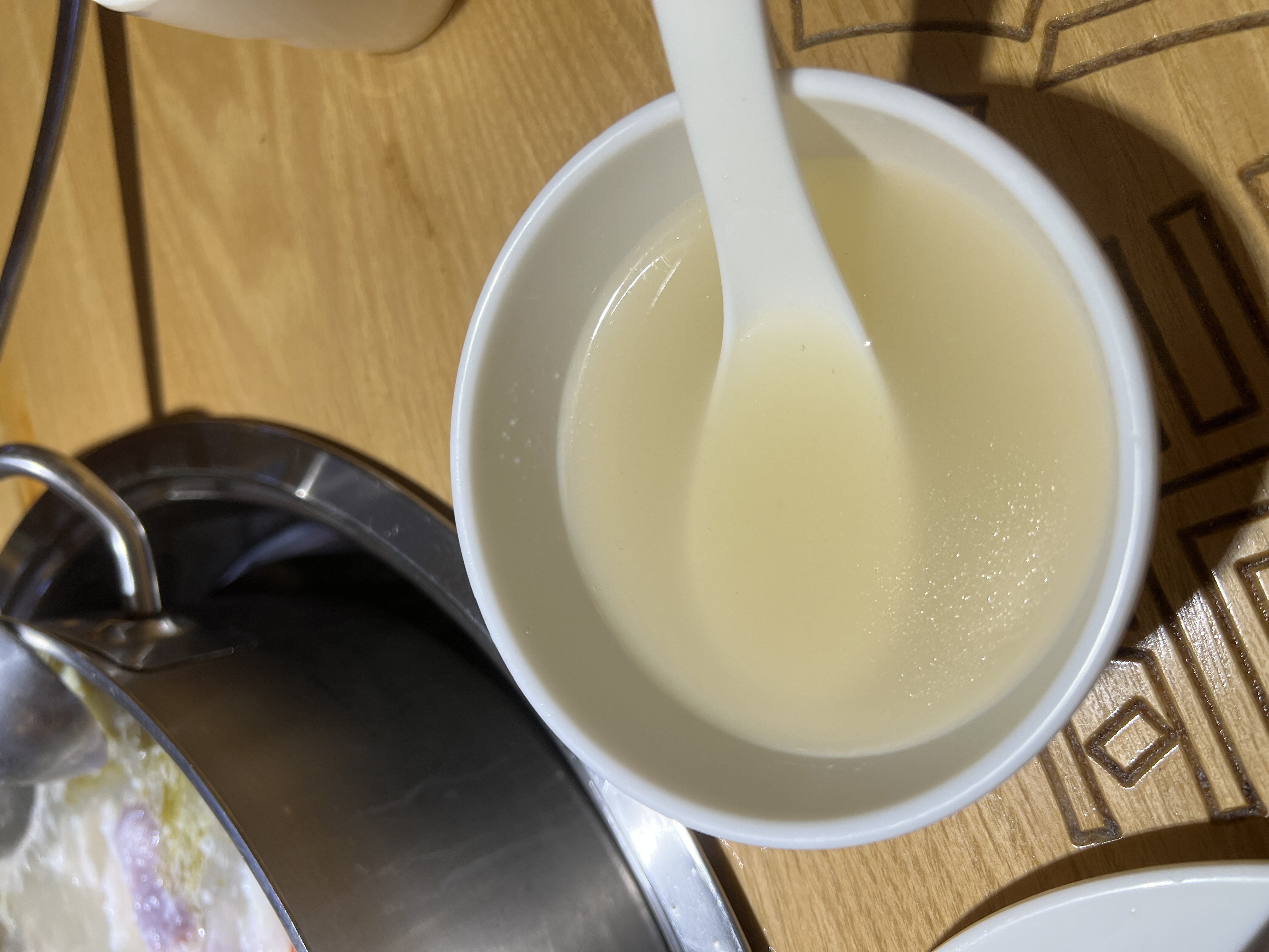 喝了一碗又一碗的汤